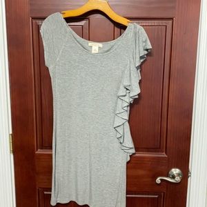 Side ruffle dress with zipper stitching